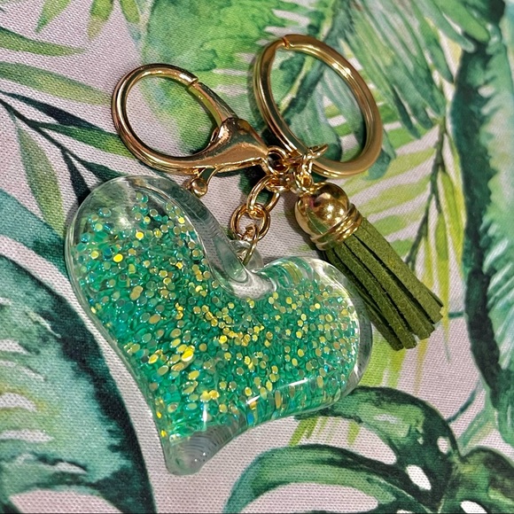 Green Heart Glitter Keychain - Picture 2 of 4